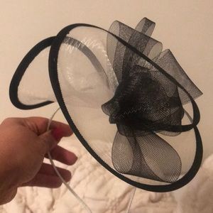 Black and white hat/headband.